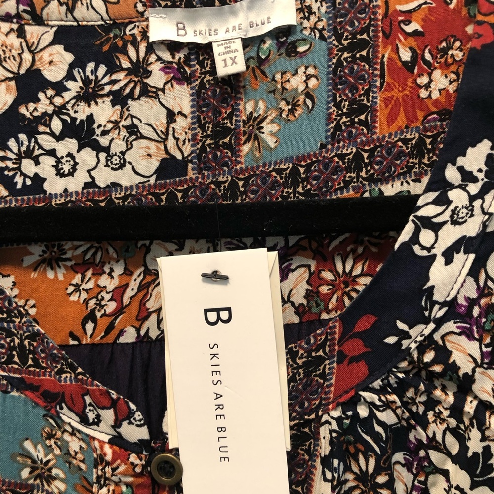 Skies are Blue Ditsy Floral Top - Picture 2 of 4